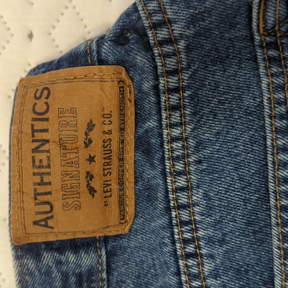 Levi Jean shorts waist 33 - Picture 2 of 4